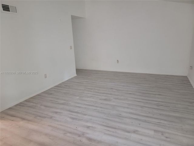 2420 NW 33rd St 1011, Oakland Park, FL 33309