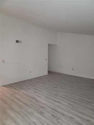 2420 NW 33rd St 1011, Oakland Park, FL 33309