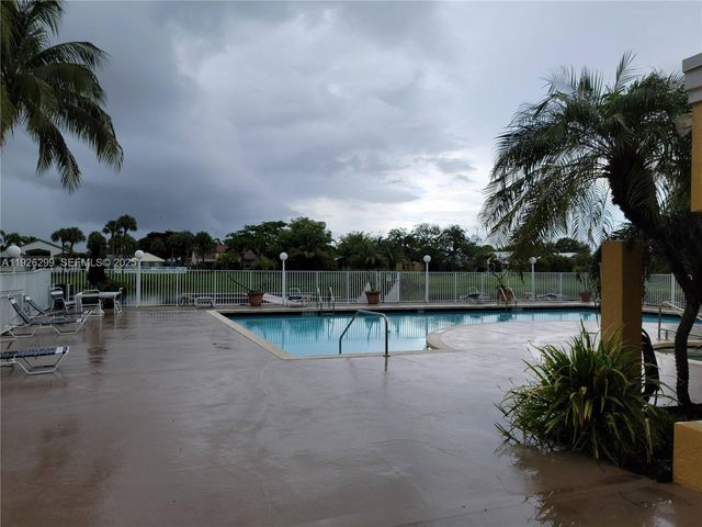 2420 NW 33rd St 1011, Oakland Park, FL 33309