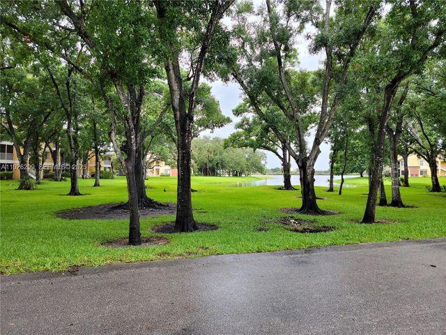 2420 NW 33rd St 1011, Oakland Park, FL 33309