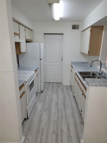 2420 NW 33rd St 1011, Oakland Park, FL 33309