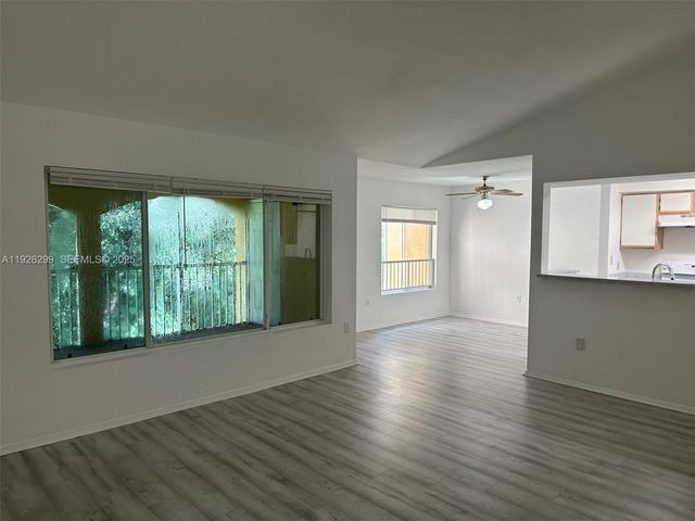 2420 NW 33rd St 1011, Oakland Park, FL 33309