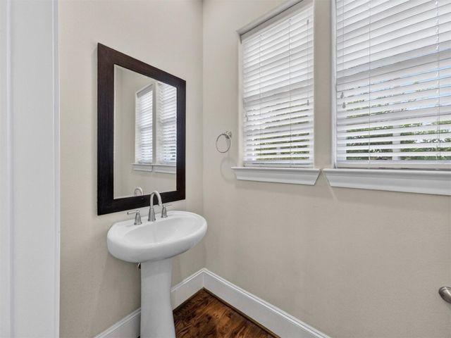 2810 Capitol Street, Houston, TX 77003
