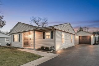 73 Wren Road, Carpentersville, IL 60110