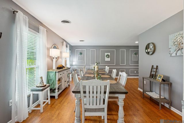 9772 Chateau Dr, Baton Rouge, LA 70815