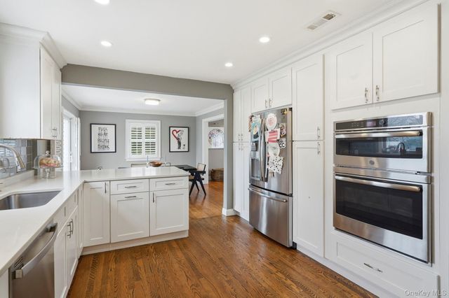 221 Mamaroneck Road, Scarsdale, NY 10583