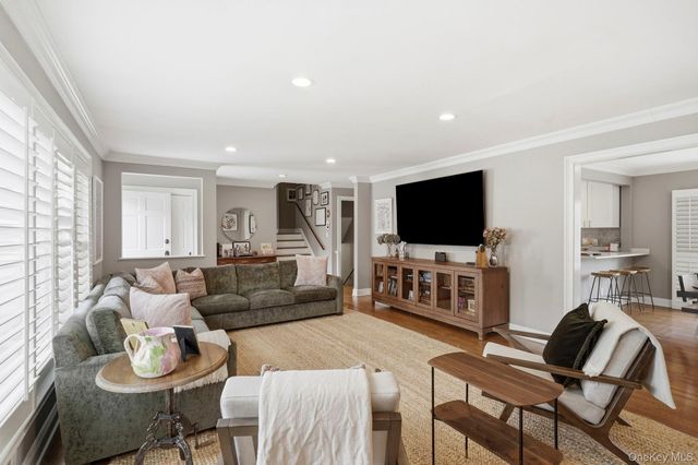 221 Mamaroneck Road, Scarsdale, NY 10583