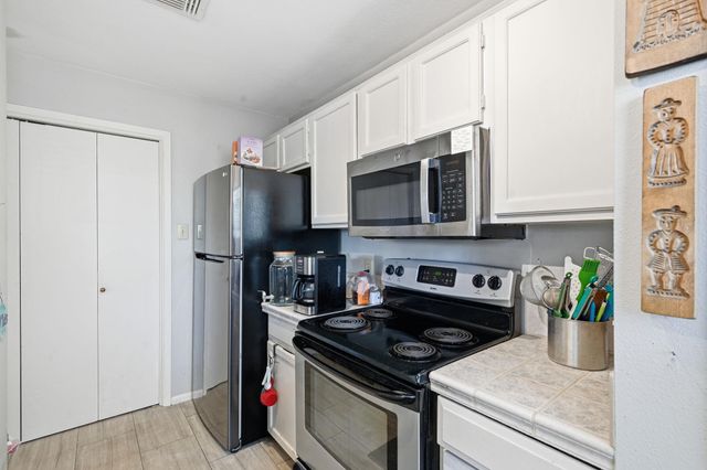 4 Sawmill Grove Lane, The Woodlands, TX 77380