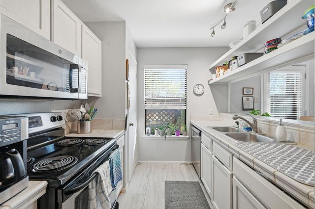 4 Sawmill Grove Lane, The Woodlands, TX 77380