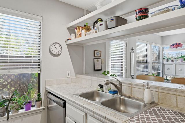 4 Sawmill Grove Lane, The Woodlands, TX 77380