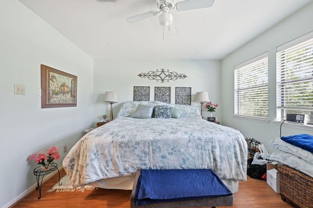 4 Sawmill Grove Lane, The Woodlands, TX 77380