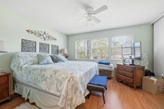 4 Sawmill Grove Lane, The Woodlands, TX 77380