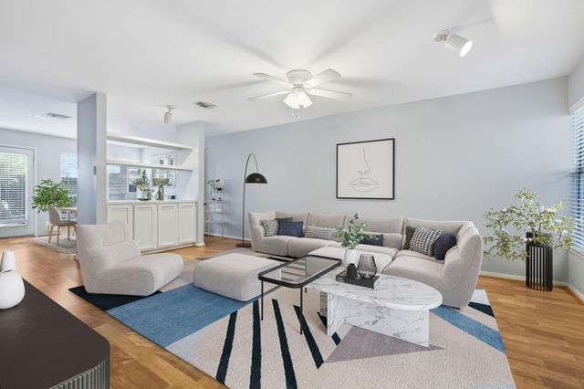 4 Sawmill Grove Lane, The Woodlands, TX 77380