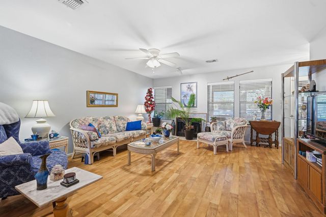 4 Sawmill Grove Lane, The Woodlands, TX 77380