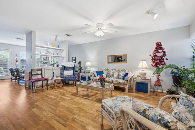 4 Sawmill Grove Lane, The Woodlands, TX 77380