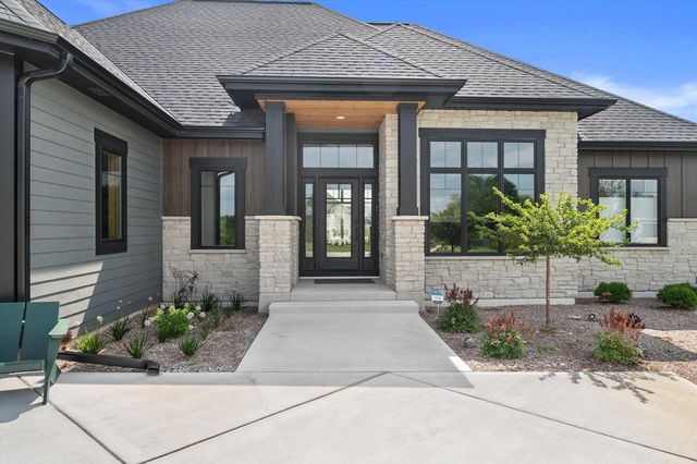4077 Hawthorn Farm COURT, Nashotah, WI 53058