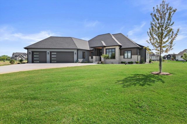 4077 Hawthorn Farm COURT, Nashotah, WI 53058