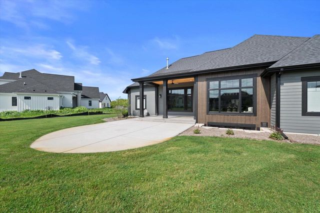 4077 Hawthorn Farm COURT, Nashotah, WI 53058