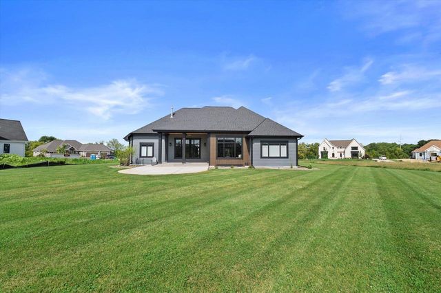 4077 Hawthorn Farm COURT, Nashotah, WI 53058