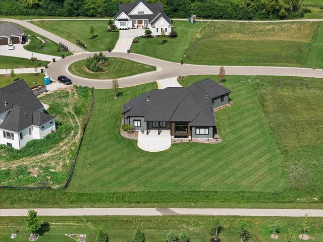 4077 Hawthorn Farm COURT, Nashotah, WI 53058