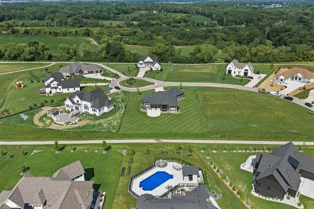 4077 Hawthorn Farm COURT, Nashotah, WI 53058