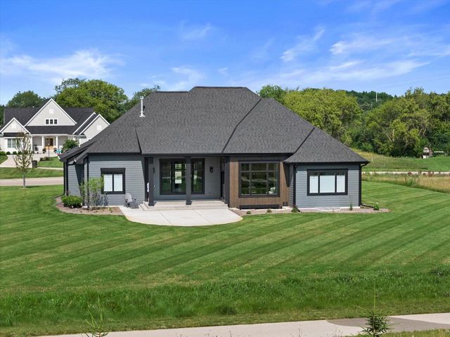 4077 Hawthorn Farm COURT, Nashotah, WI 53058