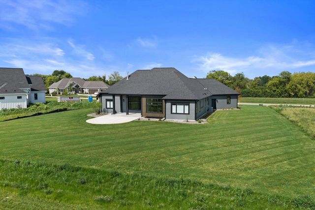 4077 Hawthorn Farm COURT, Nashotah, WI 53058