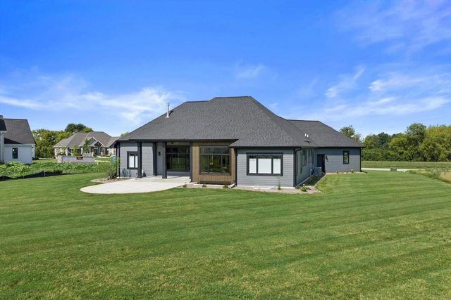 4077 Hawthorn Farm COURT, Nashotah, WI 53058