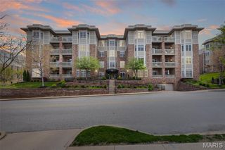 520 North And South Road 105, St Louis, MO 63130