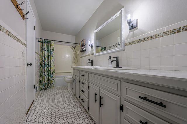 108 Mark Drive NE, Hutchinson, MN 55350