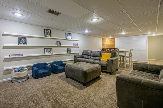 108 Mark Drive NE, Hutchinson, MN 55350