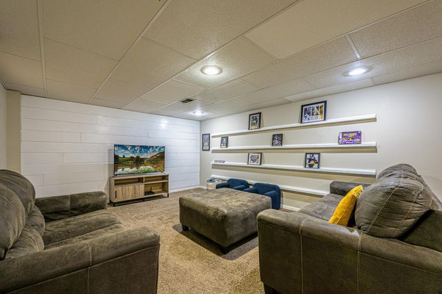 108 Mark Drive NE, Hutchinson, MN 55350