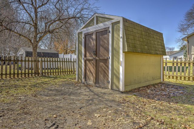 108 Mark Drive NE, Hutchinson, MN 55350