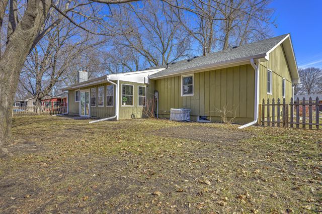 108 Mark Drive NE, Hutchinson, MN 55350