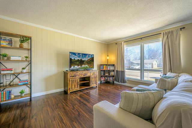 108 Mark Drive NE, Hutchinson, MN 55350