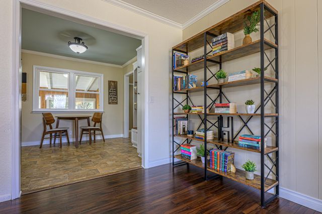 108 Mark Drive NE, Hutchinson, MN 55350