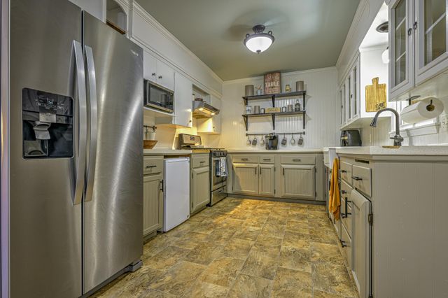 108 Mark Drive NE, Hutchinson, MN 55350