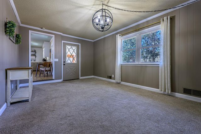 108 Mark Drive NE, Hutchinson, MN 55350