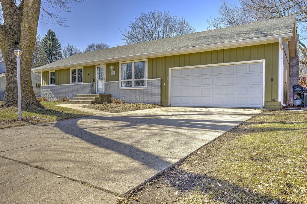 108 Mark Drive NE, Hutchinson, MN 55350