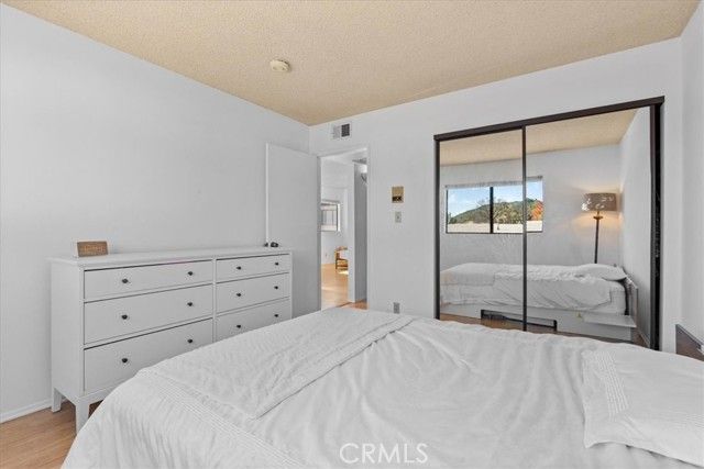 320 Mchenry Road 23, Glendale, CA 91206