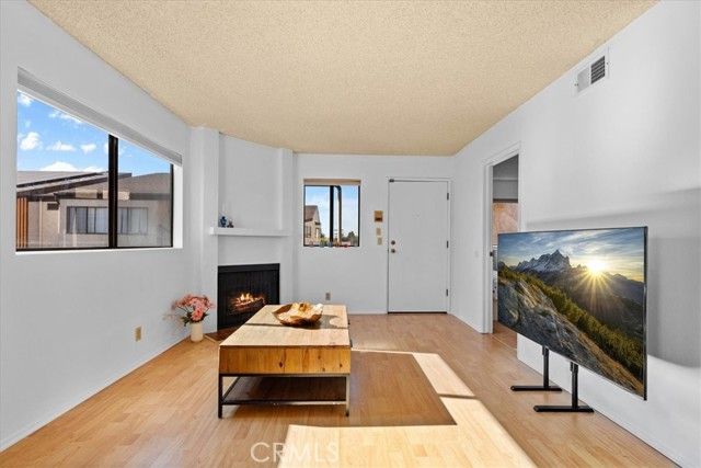 320 Mchenry Road 23, Glendale, CA 91206