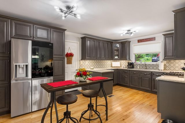 711 Cauthen Way, Signal Mountain, TN 37377