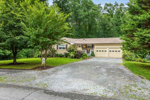 711 Cauthen Way, Signal Mountain, TN 37377