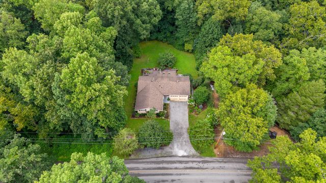 711 Cauthen Way, Signal Mountain, TN 37377