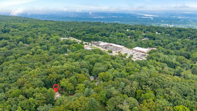 711 Cauthen Way, Signal Mountain, TN 37377