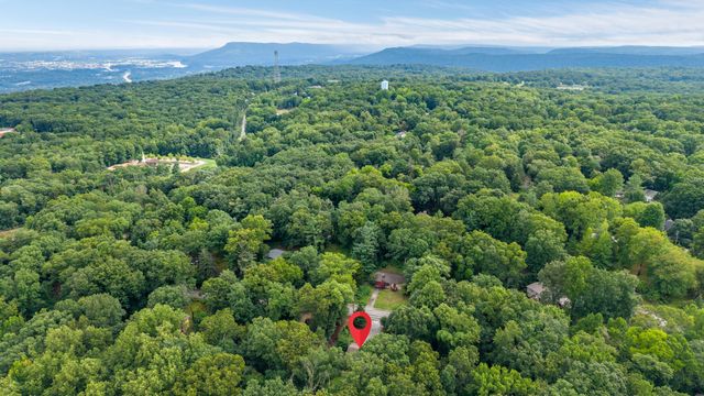 711 Cauthen Way, Signal Mountain, TN 37377
