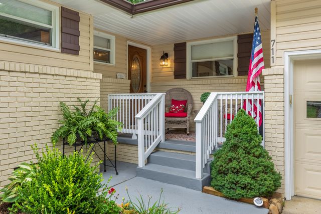711 Cauthen Way, Signal Mountain, TN 37377