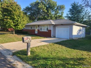 2130 Saint Raphael Court, Highland, IL 62249