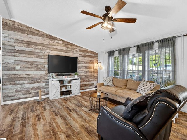 107 Lakeview Drive, Inman, SC 29349