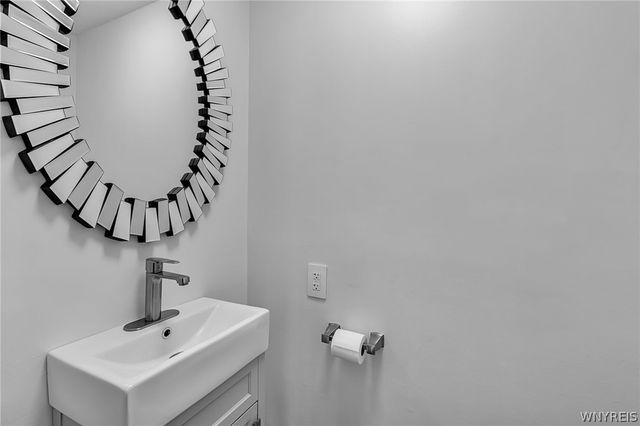 345 Colonial Drive, Grand Island, NY 14072